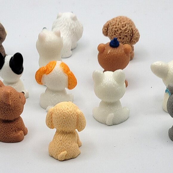 12 Assorted Breeds of Puppy Dogs Sitting  Miniatures Resin 1" Figurines - Picture 8 of 8